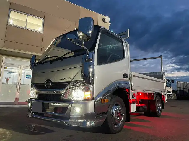 日野 デュトロ 小型 平ボディ パワーゲート 床鉄板の中古トラック画像1