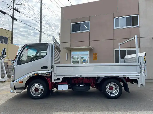 日野 デュトロ 小型 平ボディ パワーゲート 床鉄板の中古トラック画像3