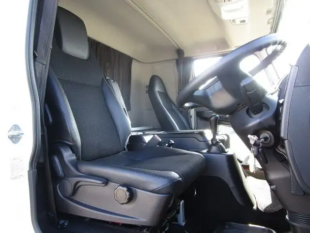 三菱 ファイター 中型/増トン 平ボディ ベッド 2KG-FK62FZの中古トラック画像9