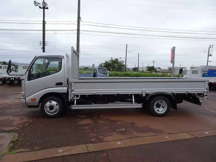 トヨタ ダイナ 小型 平ボディ TKG-XZU655 H25の中古トラック画像2