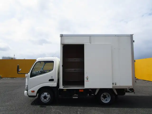 トヨタ ダイナ 小型 アルミバン サイドドア TKG-XZC605の中古トラック画像5