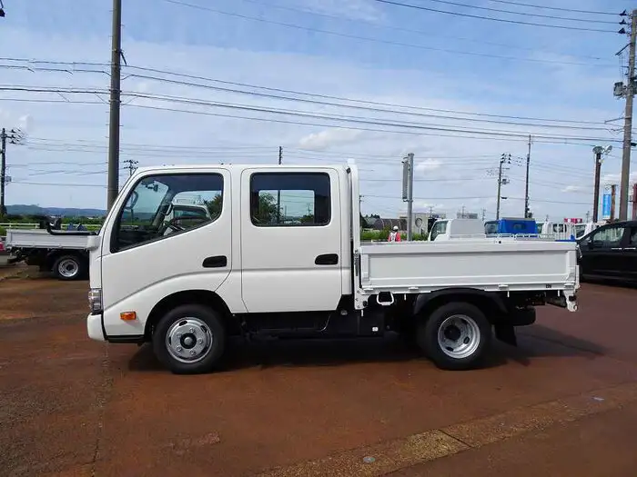 日野 デュトロ 小型 平ボディ Wキャブ 2RG-XZU605Mの中古トラック画像2