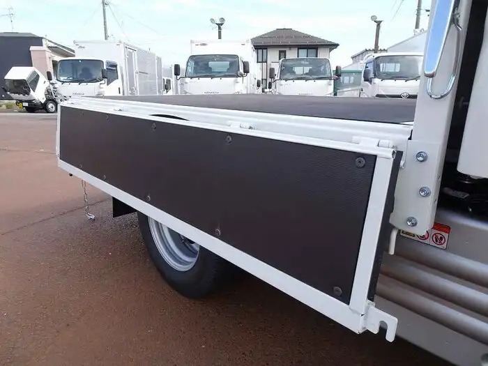 日野 デュトロ 小型 平ボディ Wキャブ 2RG-XZU605Mの中古トラック画像6