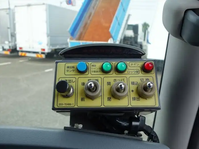 三菱 ファイター 中型/増トン パッカー車 プレス式 ベッドの中古トラック画像13