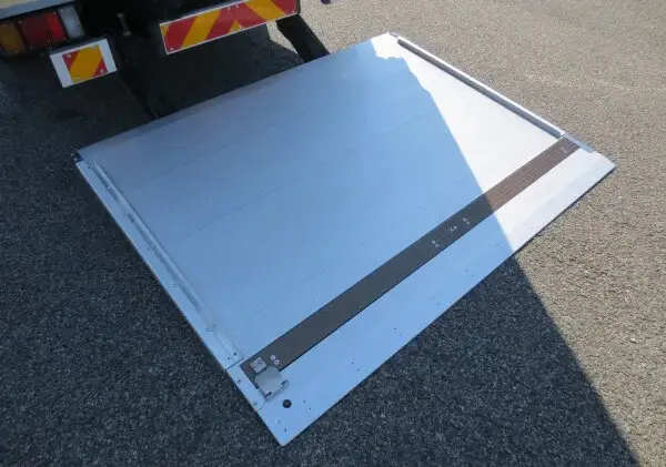 いすゞ エルフ 小型 冷凍冷蔵 低温 パワーゲートの中古トラック画像10