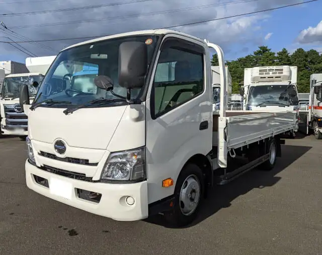 日野 デュトロ 小型 平ボディ 2RG-XZU710M R2の中古トラック画像1