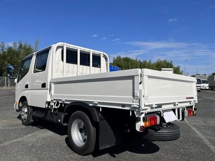 日野 デュトロ 小型 平ボディ Wキャブ 2RG-XZU605Mの中古トラック画像3