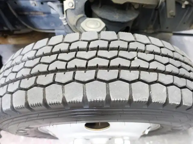 いすゞ エルフ 小型 平ボディ パワーゲート 床鉄板の中古トラック画像19