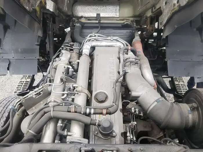 いすゞ ギガ 大型 トラクター 2デフ ベッドの中古トラック画像16