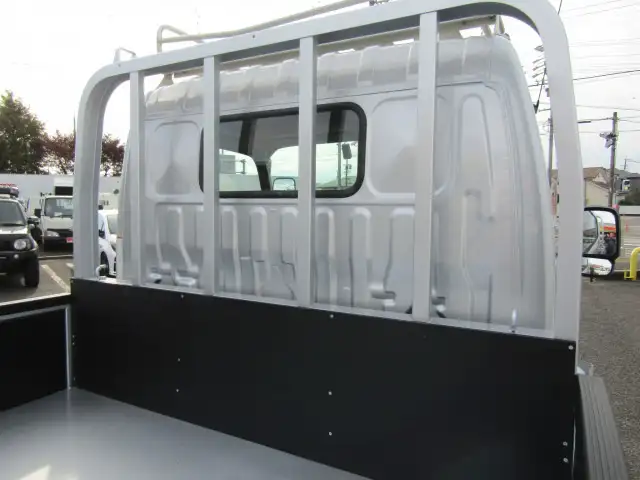 トヨタ ダイナ 小型 平ボディ 床鉄板 2RG-XZU645の中古トラック画像4
