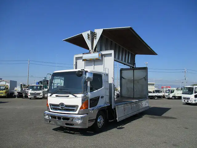 日野 レンジャー 中型/増トン ウイング 床鉄板 ベッドの中古トラック画像3