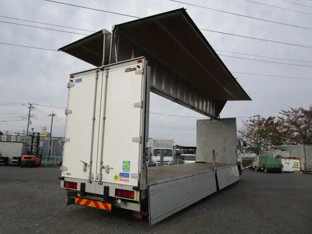 いすゞ ギガ 大型 ウイング エアサス ベッドの中古トラック画像2