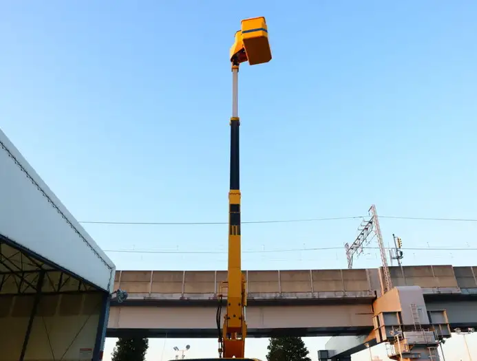いすゞ エルフ 小型 高所・建柱車 高所作業車 電工仕様の中古トラック画像8