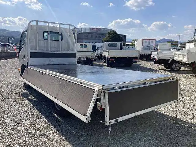 日野 デュトロ 小型 平ボディ 床鉄板 TKG-XZU645Mの中古トラック画像5
