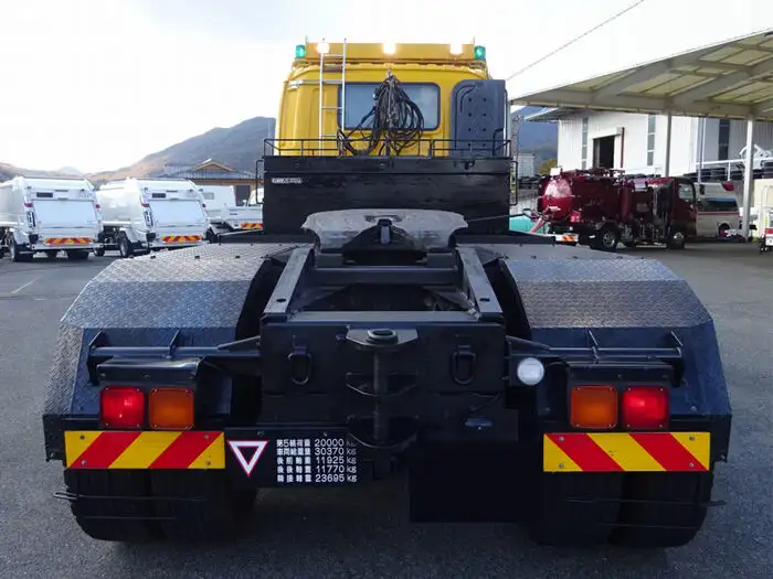 いすゞ ギガ 大型 トラクター 2デフ ベッドの中古トラック画像5
