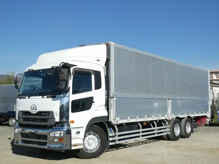 日産UD クオン 大型 ウイング エアサス ベッドの中古トラック画像1