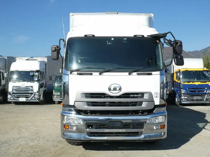 日産UD クオン 大型 ウイング エアサス ベッドの中古トラック画像2