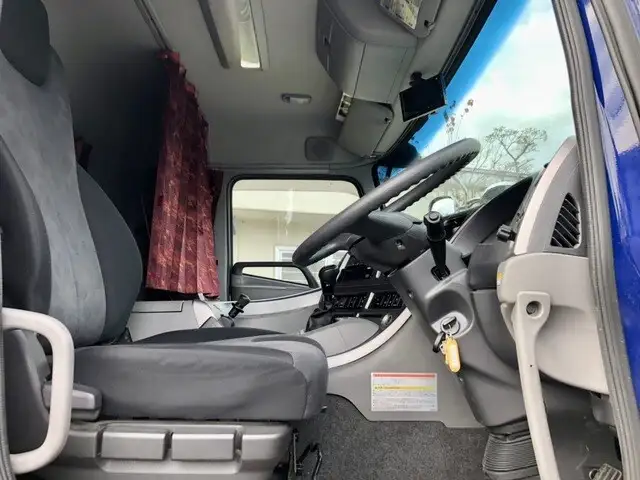 日産UD クオン 大型 ウイング エアサス ベッドの中古トラック画像11