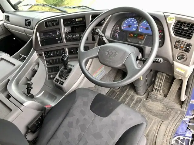 日産UD クオン 大型 ウイング エアサス ベッドの中古トラック画像13