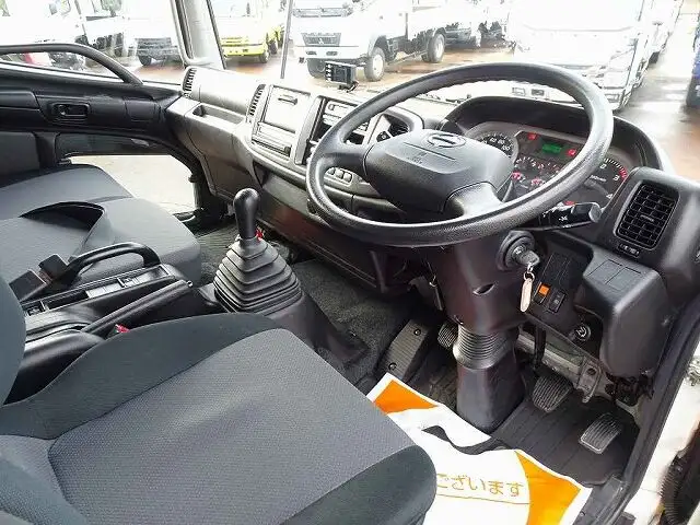日野 レンジャー 中型/増トン 平ボディ ベッド TKG-FD9JLAAの中古トラック画像7