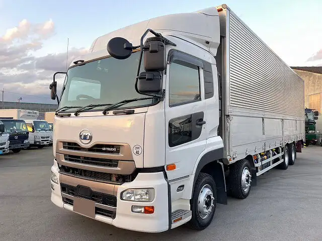 日産UD クオン 大型 ウイング エアサス ベッドの中古トラック画像1