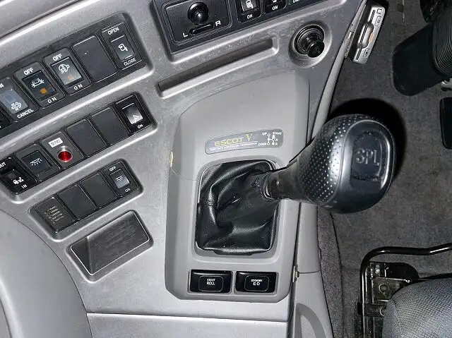 日産UD クオン 大型 ウイング エアサス ベッドの中古トラック画像14