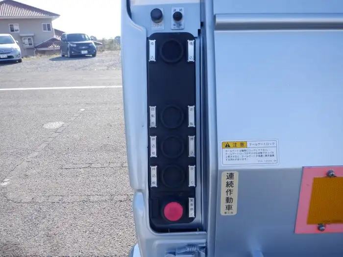 いすゞ エルフ 小型 パッカー車 巻き込み式 BKG-NMR85Nの中古トラック画像4