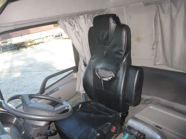 日産UD クオン 大型 トラクター ハイルーフ 1デフの中古トラック画像9
