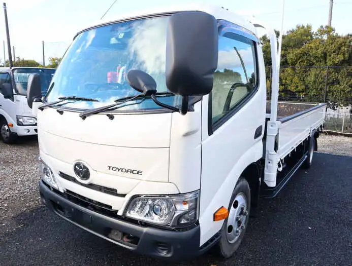 トヨタ トヨエース 小型 平ボディ 2RG-XZU655 R2の中古トラック画像1