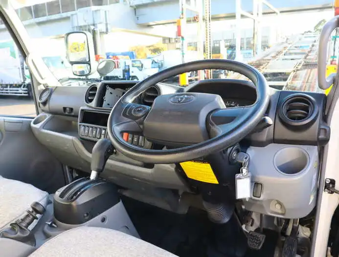 トヨタ トヨエース 小型 平ボディ 2RG-XZU655 R2の中古トラック画像12