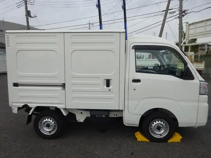 ダイハツ ハイゼット アルミバン EBD-S500P H30の中古トラック画像5
