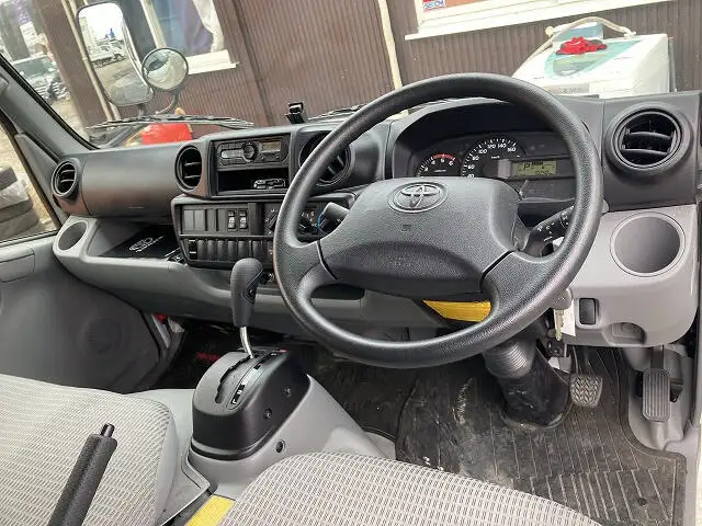 トヨタ ダイナ 小型 平ボディ Wキャブ LDF-KDY231の中古トラック画像12