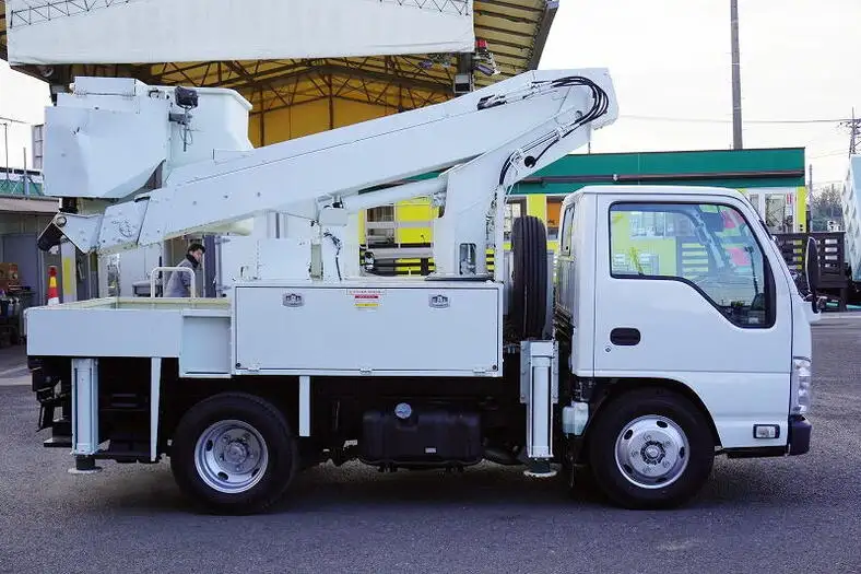 いすゞ エルフ 小型 高所・建柱車 高所作業車 電工仕様の中古トラック画像2