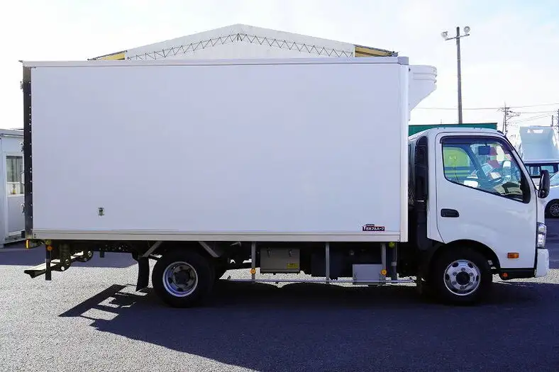 日野 デュトロ 小型 冷凍冷蔵 低温 床アルミの中古トラック画像2