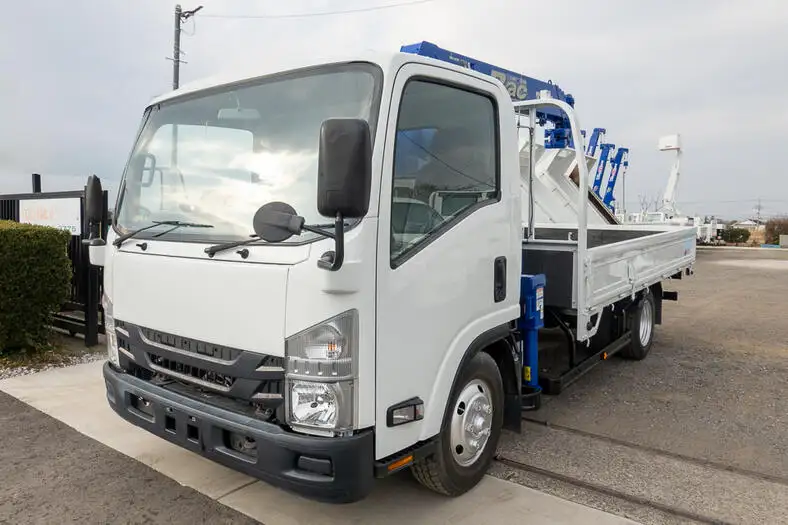 いすゞ エルフ 小型 クレーン付 4段 ラジコンの中古トラック画像1