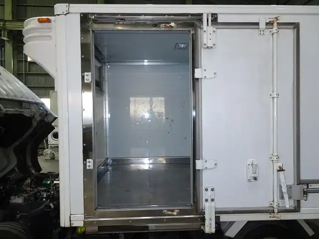 三菱 キャンター 小型 冷凍冷蔵 低温 床ステンの中古トラック画像8