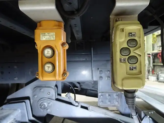 三菱 キャンター 小型 アルミバン パワーゲート 床鉄板の中古トラック画像18