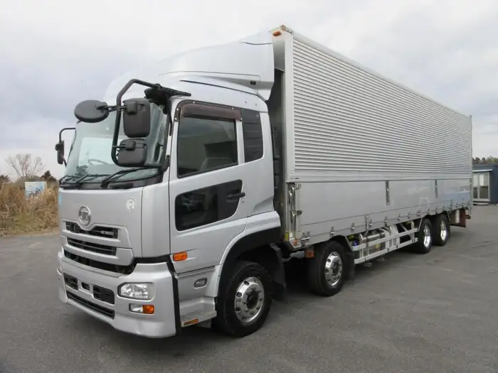日産UD クオン 大型 ウイング エアサス ベッドの中古トラック画像1