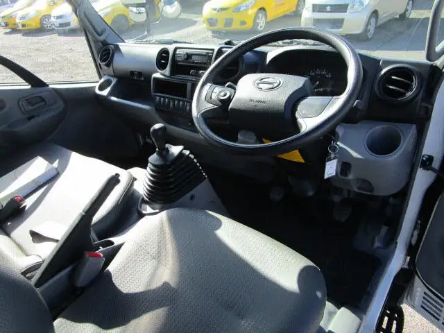 日野 デュトロ 小型 平ボディ 2RG-XZU605M R2の中古トラック画像11
