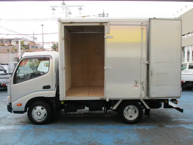 トヨタ ダイナ 小型 アルミバン サイドドア TKG-XZC605の中古トラック画像6