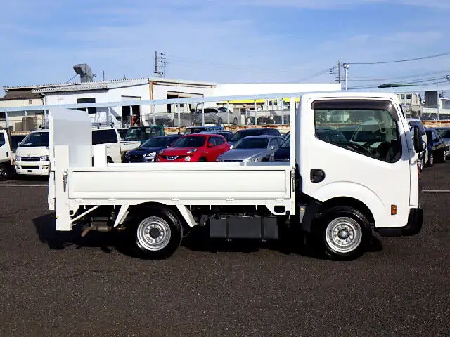 日産 アトラス 小型 平ボディ パワーゲート 床鉄板の中古トラック画像3