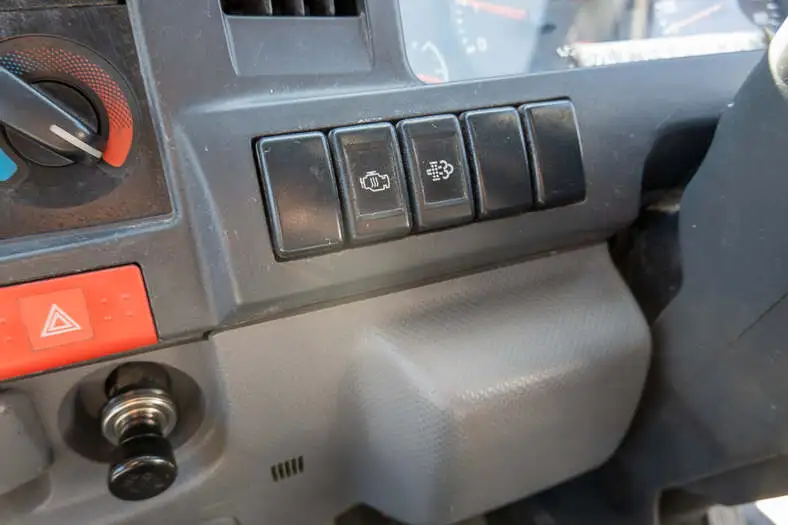 いすゞ エルフ 小型 平ボディ Wキャブ TKG-NHR85Aの中古トラック画像12