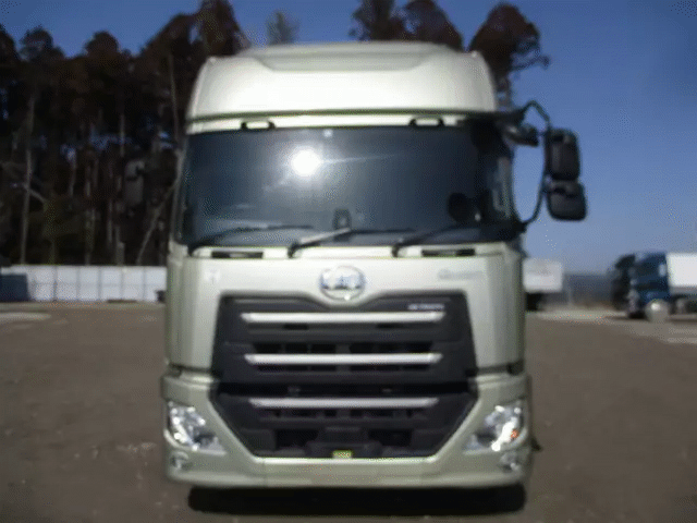 日産UD クオン 大型 ウイング ハイルーフ ベッドの中古トラック画像2