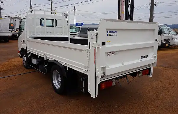 日野 デュトロ 小型 平ボディ パワーゲート TKG-XZU645Mの中古トラック画像3