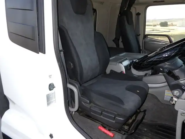 日産UD クオン 大型 ウイング エアサス ベッドの中古トラック画像10