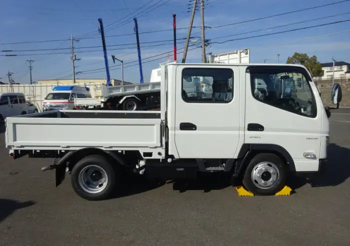 三菱 キャンター 小型 平ボディ Wキャブ 2RG-FBA20の中古トラック画像3