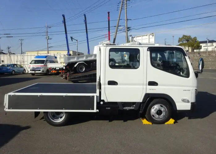三菱 キャンター 小型 平ボディ Wキャブ 2RG-FBA20の中古トラック画像4