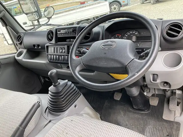 日野 デュトロ 小型 平ボディ Wキャブ TKG-XZU655Mの中古トラック画像10