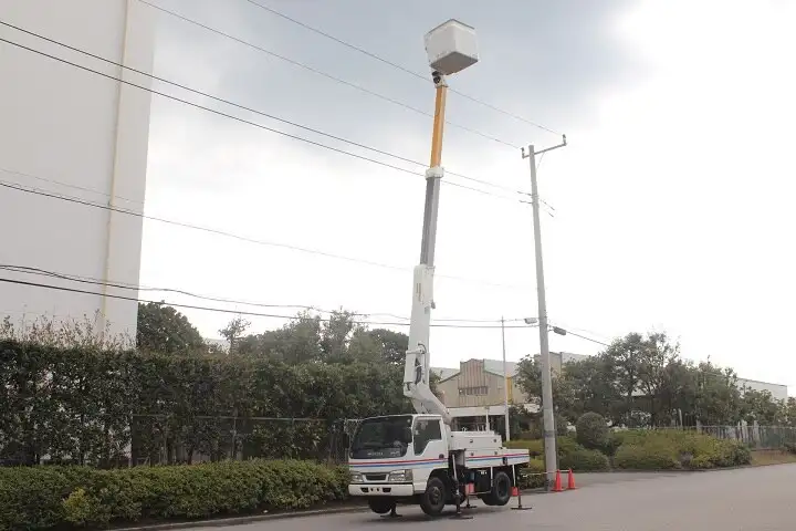 いすゞ エルフ 小型 高所・建柱車 高所作業車 電工仕様の中古トラック画像4