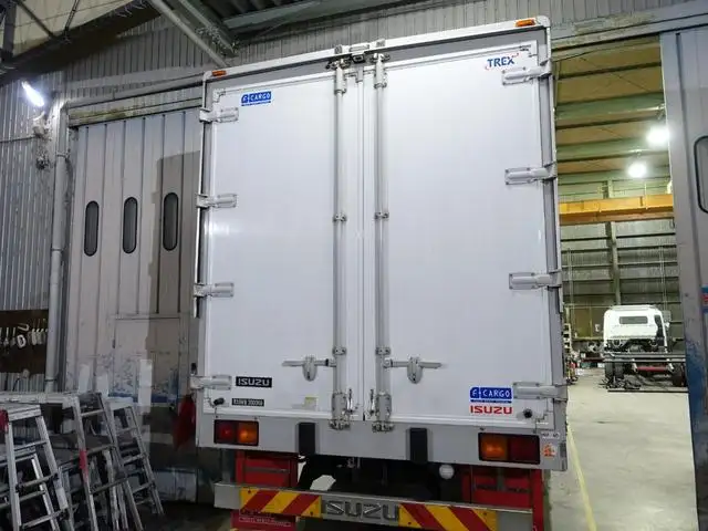 いすゞ フォワード 中型/増トン ウイング ベッド TKG-FRR90S2の中古トラック画像5